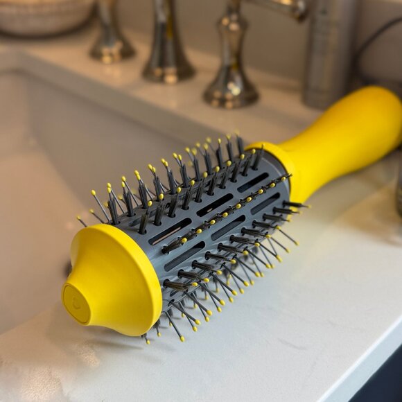 NEW DRYBAR The Single Shot Round Blow-Dryer Brush Retail $155 UPC 819204010742 - Picture 3 of 5